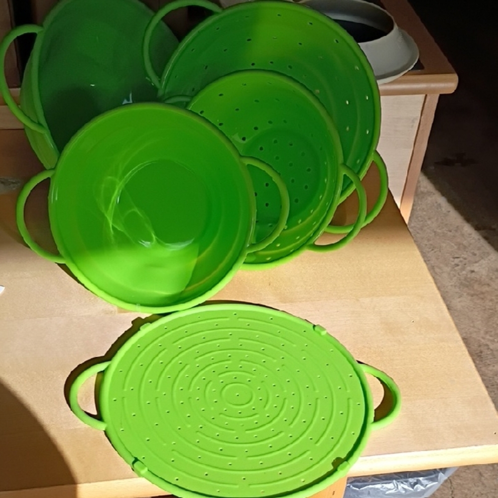 Vibrant Green Silicone Kitchen Colander Set